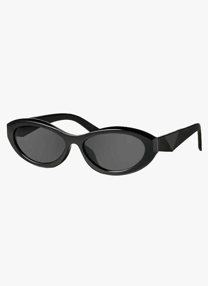 A woman wearing minimalist oval vintage sunglasses on a sunny day.