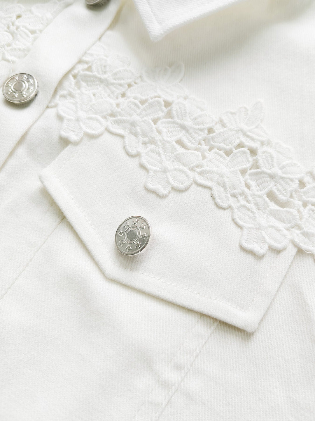 Women's short white jacket with openwork flounce